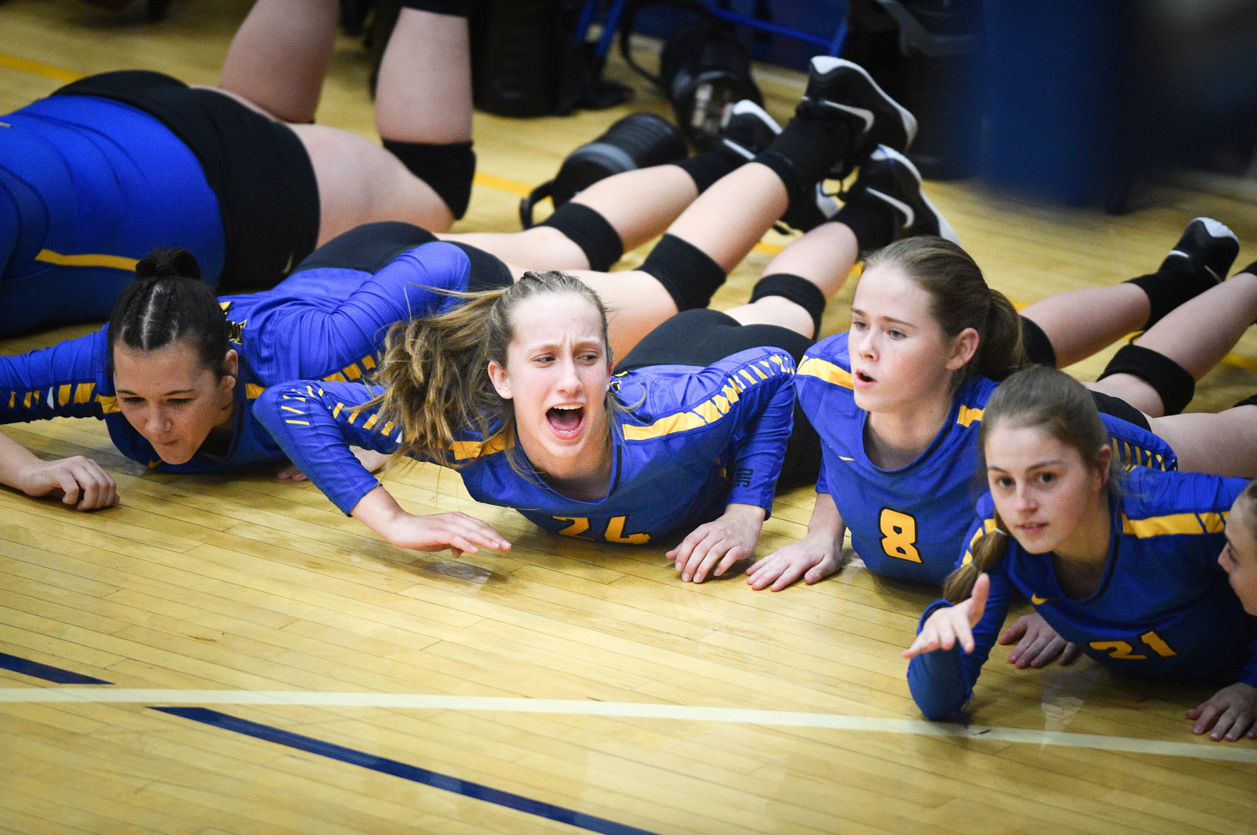110519-qct-spt-wilton-vball-032a.jpg